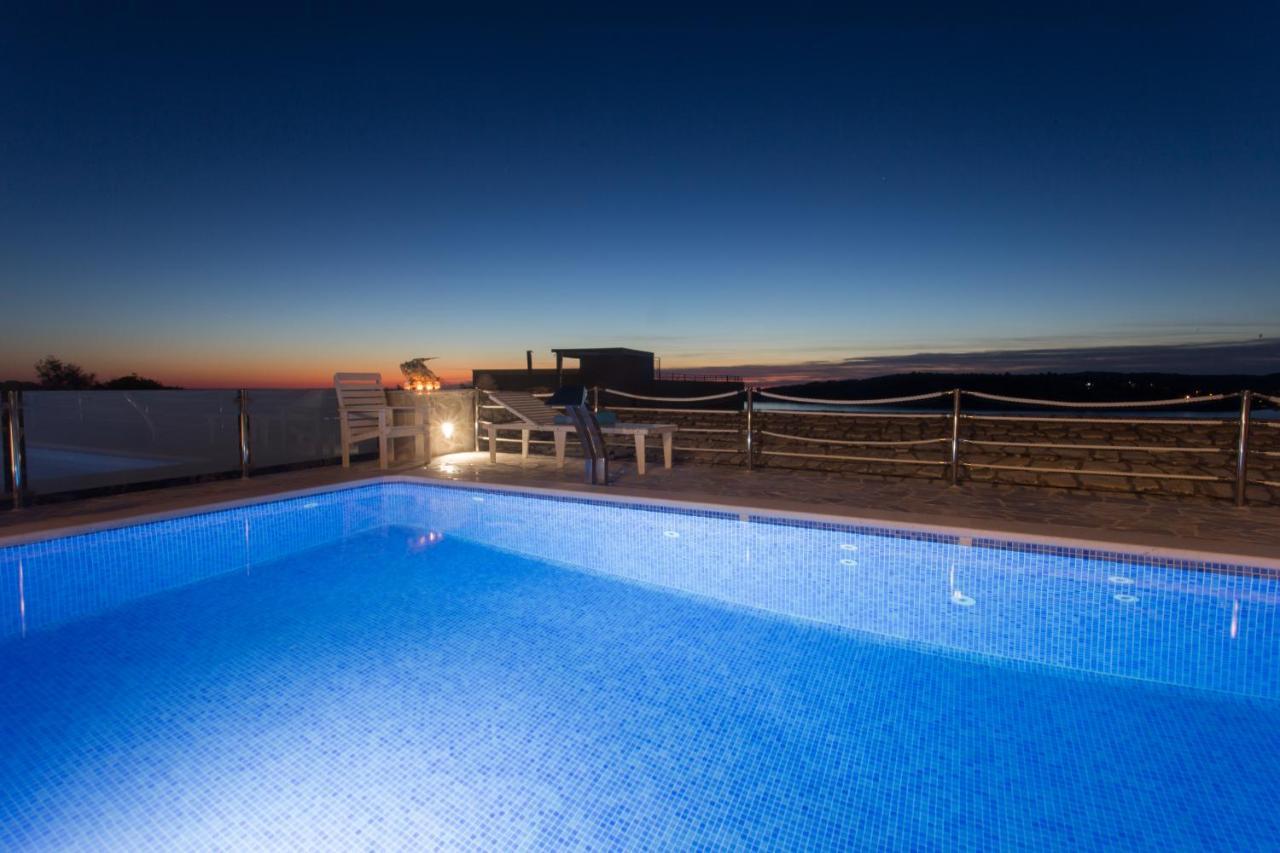 Villa, Stone House With Swimming Pool & Sauna, Beach, Sevid Esterno foto